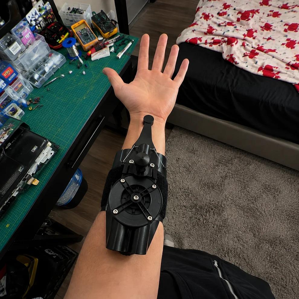 Web Shooter Wrist Launcher Toy – Rechargeable Disc Blaster with Glove